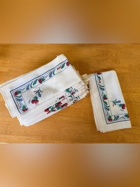 Lenox Poppies on Blue Napkins - Set of 12